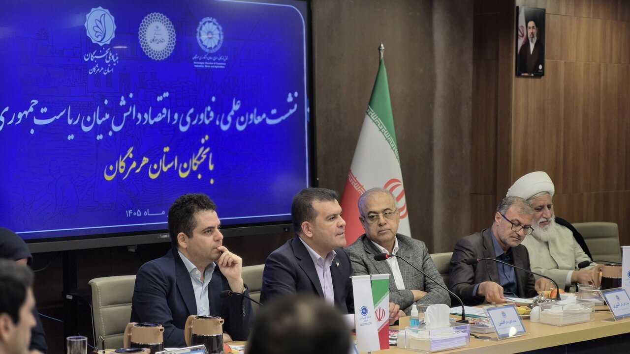 تأکید احمد مرادی بر تکمیل پارک زیست فناوری قشم و توسعه پارک علم و فناوری هرمزگان/ بازدید میدانی از منطقه سیرمند - خانه ملت
