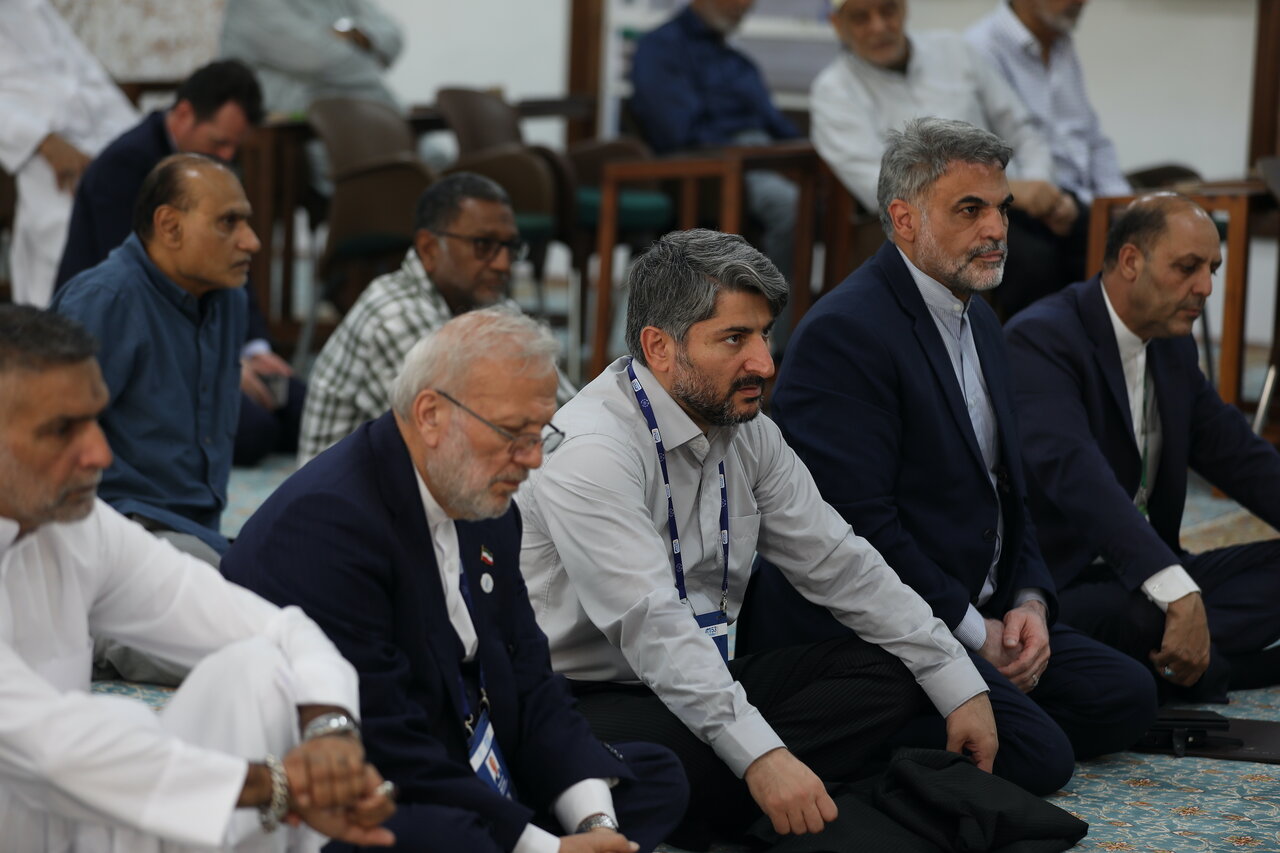هیأت پارلمانی ایران در نمازجمعه شیعیان آروشا شرکت کردند
