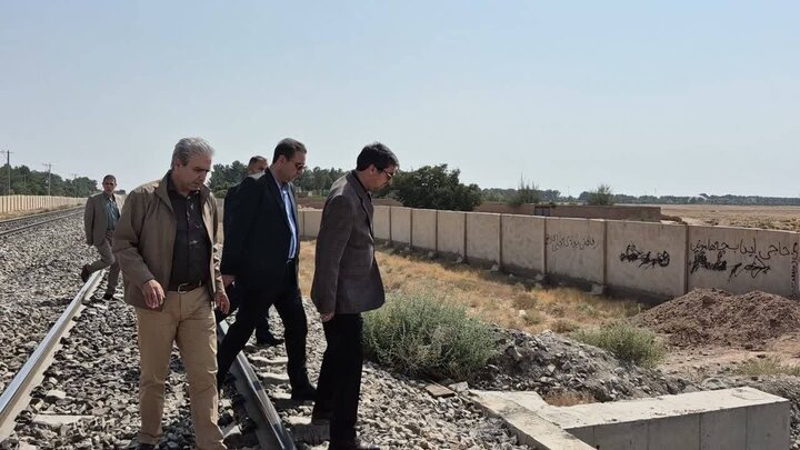 بازدید میدانی سلیمانی از ایستگاه راه‌آهن و زیرگذر شادیاخ نیشابور