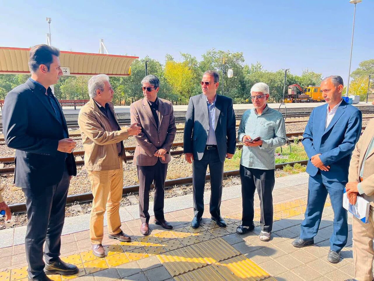 بازدید میدانی سلیمانی از ایستگاه راه‌آهن و زیرگذر شادیاخ نیشابور