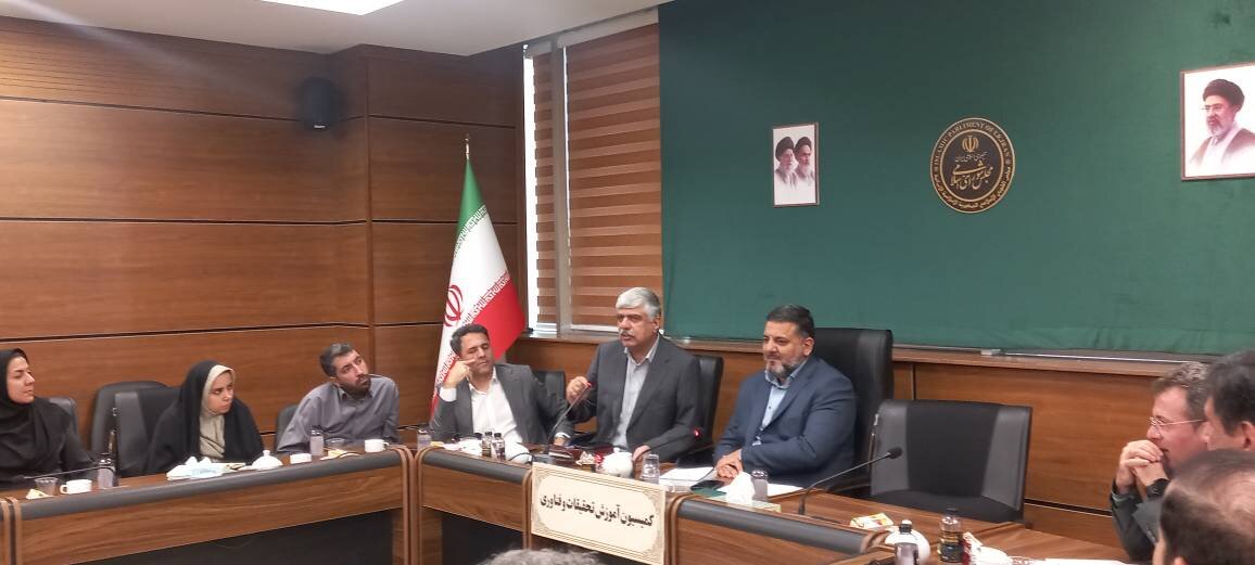 سرمایه‌گذاری صندوق‌های دانش‌بنیان متناسب با ظرفیت آنها نیست/ ضرورت ورود بخش خصوصی واقعی به سهامداری صندوق‌ها/ ابطال مجوز ۵ صندوق سرمایه‌گذار شرکت‌های دانش‌بنیان