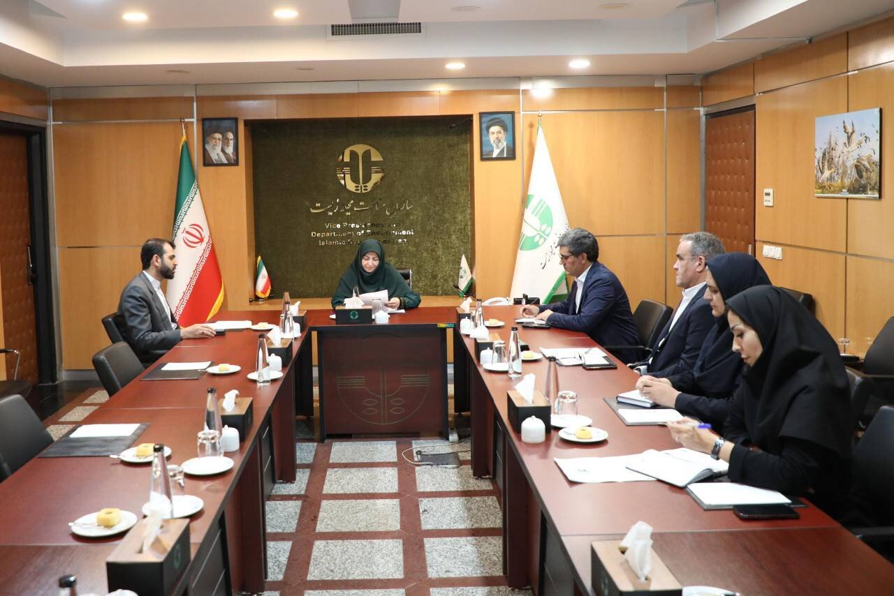 پیگیری وضعیت آلودگی هوای زرقان در دیدار نجابت با رئیس سازمان حفاظت محیطزیست