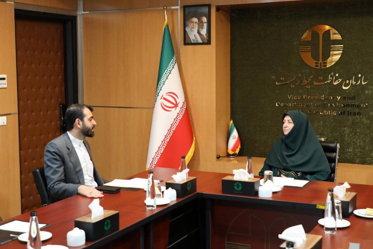 پیگیری وضعیت آلودگی هوای زرقان در دیدار نجابت با رئیس سازمان حفاظت محیط‌زیست
