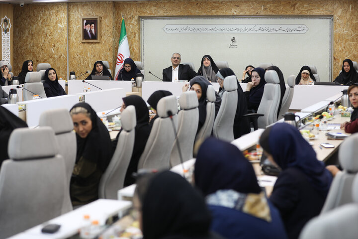 نشست رفع چالش‌ها و موانع کسب‌وکار زنان کارآفرین با حضور زینب قیصری