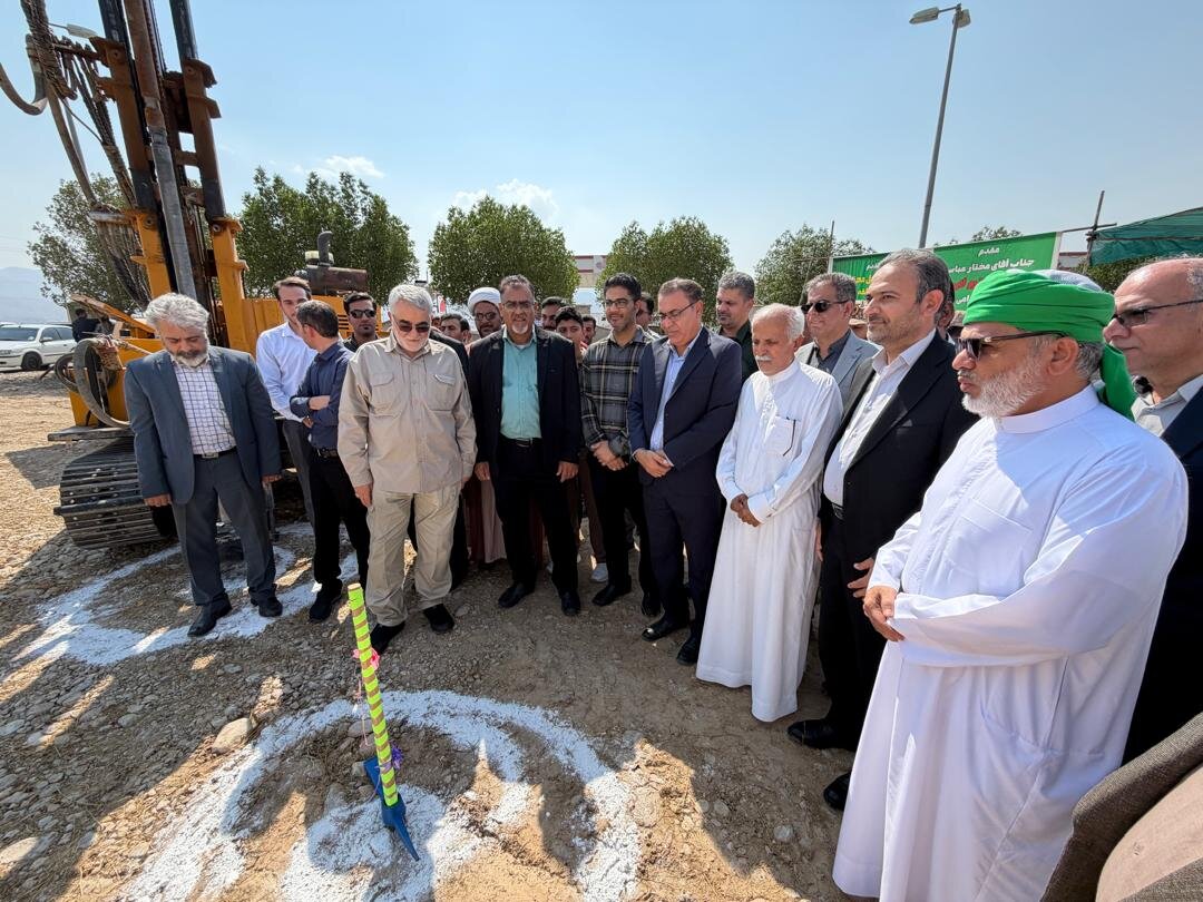 بروجردی: آغاز طرح ۲۰۰ مگاواتی خورشیدی حوزه انتخابیه از عمادشهر؛نیروگاههای ۲۰ مگاواتی در شهرستانها احداث میشود