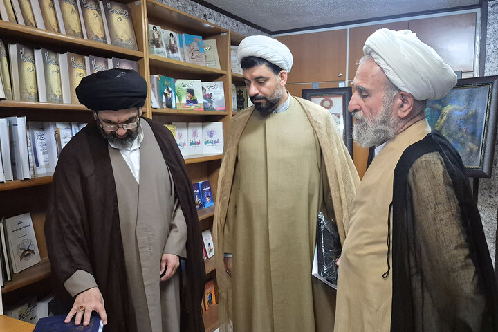 بازدید مشاور رئیس مجلس از مرکز تحقیقات اسلامی حوزه علمیه اصفهان