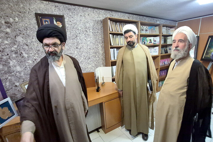 بازدید مشاور رئیس مجلس از مرکز تحقیقات اسلامی حوزه علمیه اصفهان