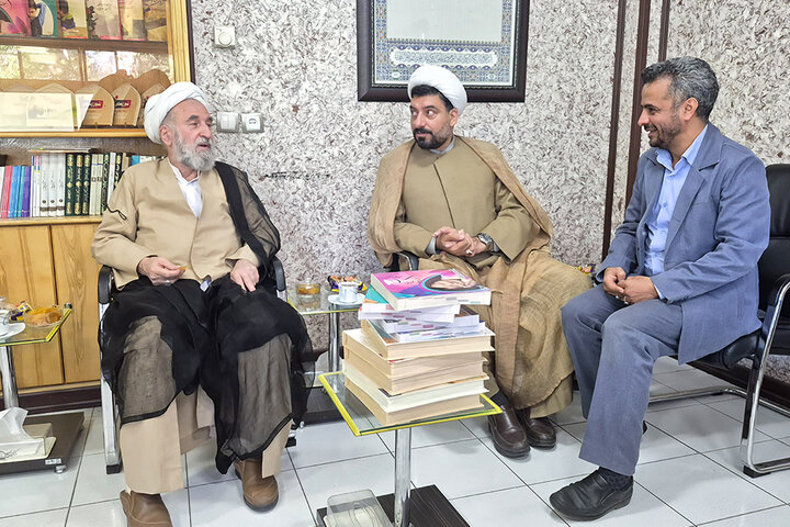 بازدید مشاور رئیس مجلس از مرکز تحقیقات اسلامی حوزه علمیه اصفهان