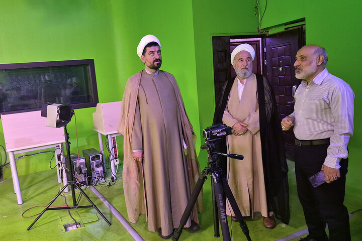 بازدید مشاور رئیس مجلس از مرکز تحقیقات اسلامی حوزه علمیه اصفهان