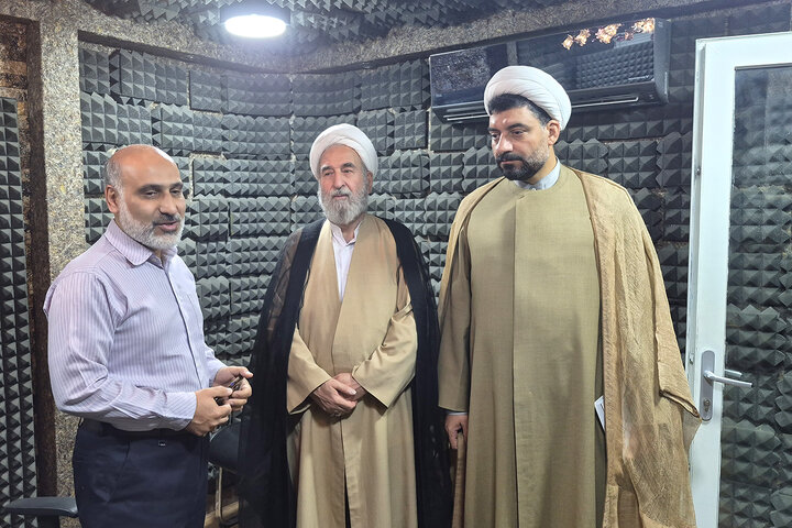 بازدید مشاور رئیس مجلس از مرکز تحقیقات اسلامی حوزه علمیه اصفهان