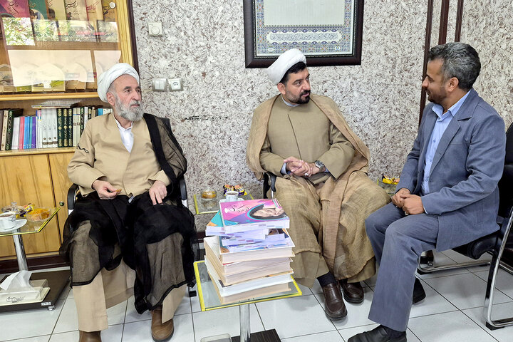 بازدید مشاور رئیس مجلس از مرکز تحقیقات اسلامی حوزه علمیه اصفهان