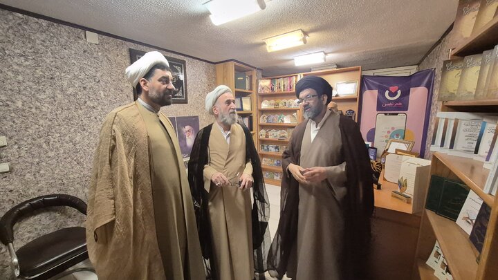 بازدید مشاور رئیس مجلس از مرکز تحقیقات اسلامی حوزه علمیه اصفهان