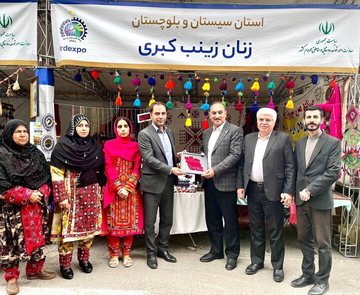 بازدید فرهاد شهرکی از غرفه‌های سیستان و بلوچستان در نمایشگاه توانمندی‌های روستایی و عشایری