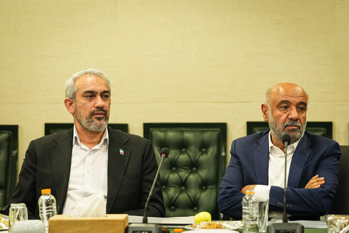 نشست مشترک دکتر قالیباف با جمعی از وزرا و مسئولان ارشد اقتصادی درباره وضعیت اقتصادی و معیشتی مردم