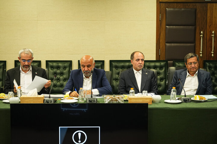 نشست مشترک دکتر قالیباف با جمعی از وزرا و مسئولان ارشد اقتصادی درباره وضعیت اقتصادی و معیشتی مردم