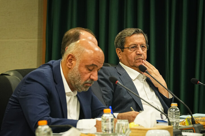 نشست مشترک دکتر قالیباف با جمعی از وزرا و مسئولان ارشد اقتصادی درباره وضعیت اقتصادی و معیشتی مردم