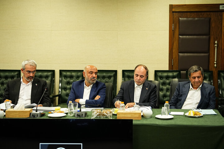 نشست مشترک دکتر قالیباف با جمعی از وزرا و مسئولان ارشد اقتصادی درباره وضعیت اقتصادی و معیشتی مردم