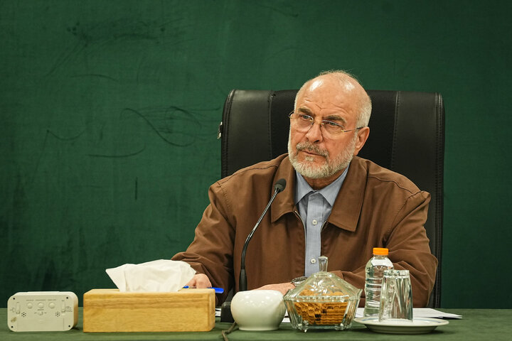 نشست مشترک دکتر قالیباف با جمعی از وزرا و مسئولان ارشد اقتصادی درباره وضعیت اقتصادی و معیشتی مردم