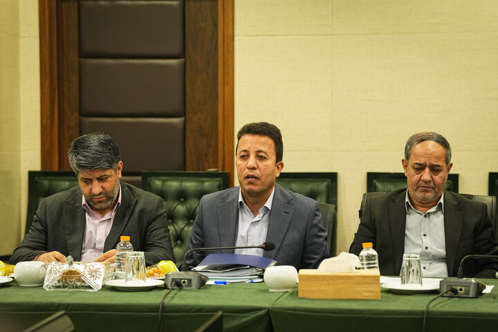 نشست مشترک دکتر قالیباف با جمعی از وزرا و مسئولان ارشد اقتصادی درباره وضعیت اقتصادی و معیشتی مردم