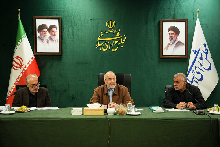 نشست مشترک دکتر قالیباف با جمعی از وزرا و مسئولان ارشد اقتصادی درباره وضعیت اقتصادی و معیشتی مردم