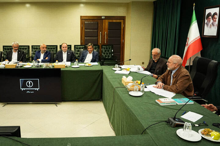 نشست مشترک دکتر قالیباف با جمعی از وزرا و مسئولان ارشد اقتصادی درباره وضعیت اقتصادی و معیشتی مردم