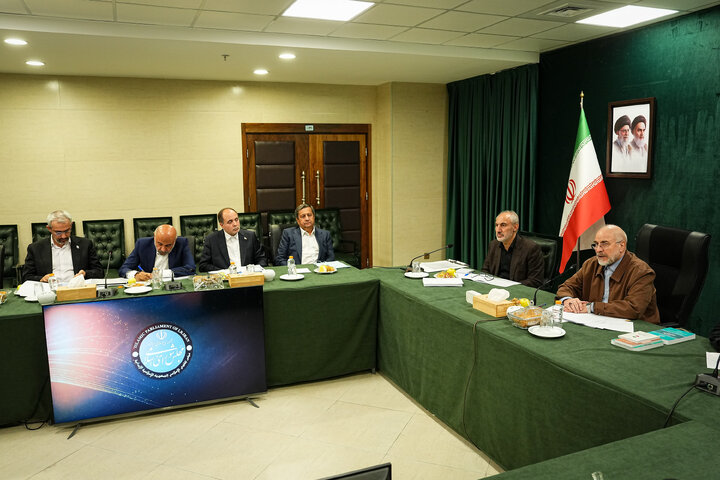 نشست مشترک دکتر قالیباف با جمعی از وزرا و مسئولان ارشد اقتصادی درباره وضعیت اقتصادی و معیشتی مردم