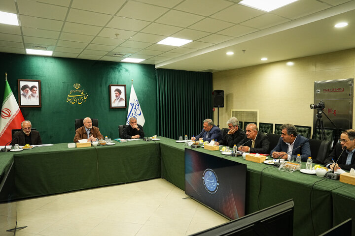 نشست مشترک دکتر قالیباف با جمعی از وزرا و مسئولان ارشد اقتصادی درباره وضعیت اقتصادی و معیشتی مردم
