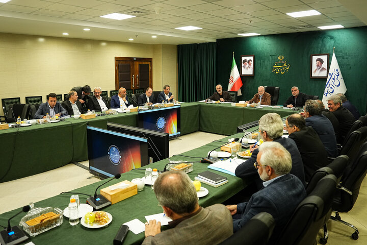 نشست مشترک دکتر قالیباف با جمعی از وزرا و مسئولان ارشد اقتصادی درباره وضعیت اقتصادی و معیشتی مردم