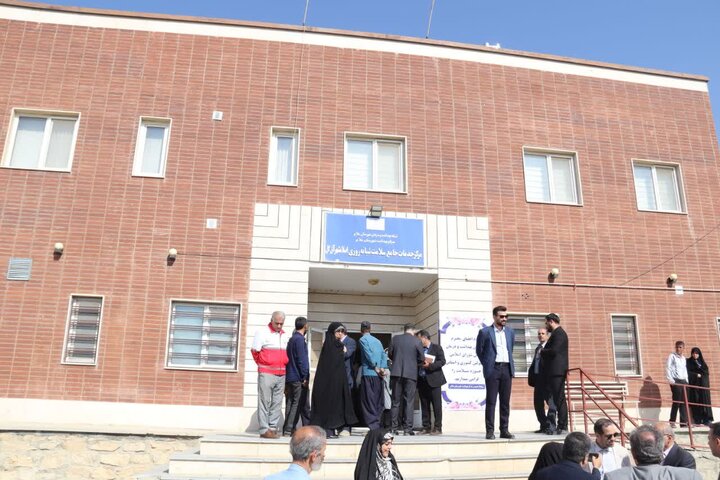 بررسی وضعیت مرکز خدمات جامع سلامت شبانه روزی اسلامشهر آق‌گل ملایر با حضور اعضای کمیسیون بهداشت مجلس