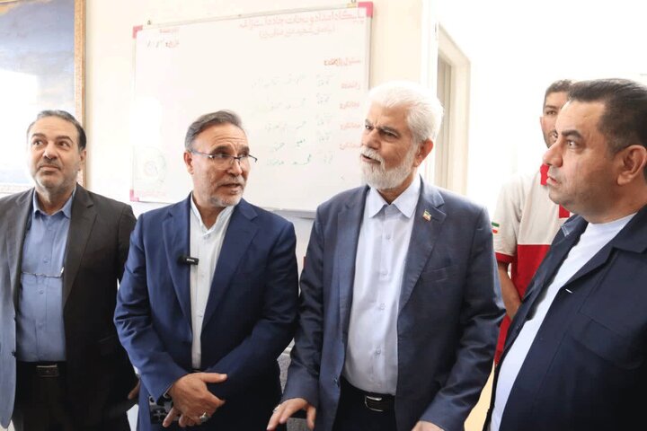 بازدید اعضای کمیسیون بهداشت از مراکز جامع خدمات سلامت و مراکز درمانی و بهداشتی ملایر