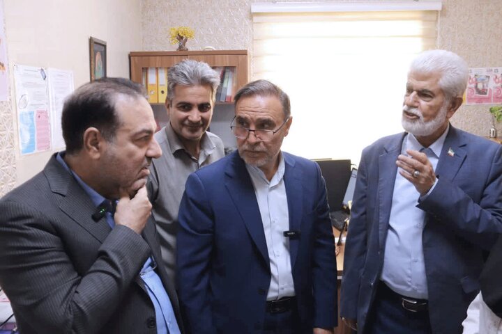 بازدید اعضای کمیسیون بهداشت از مراکز جامع خدمات سلامت و مراکز درمانی و بهداشتی ملایر