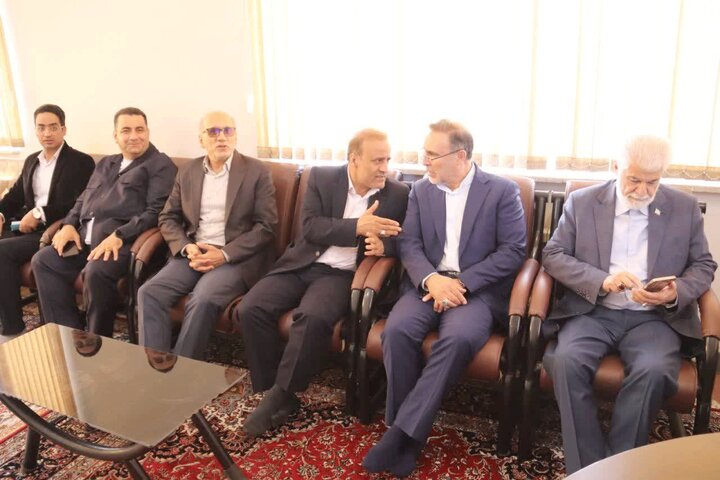 بازدید اعضای کمیسیون بهداشت از مراکز جامع خدمات سلامت و مراکز درمانی و بهداشتی ملایر