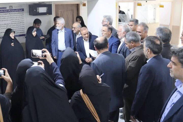 بازدید اعضای کمیسیون بهداشت از مراکز جامع خدمات سلامت و مراکز درمانی و بهداشتی ملایر