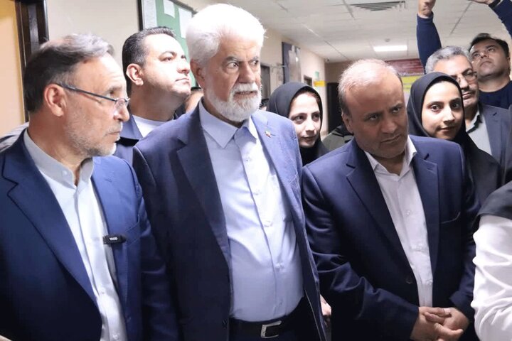 بازدید اعضای کمیسیون بهداشت از مراکز جامع خدمات سلامت و مراکز درمانی و بهداشتی ملایر