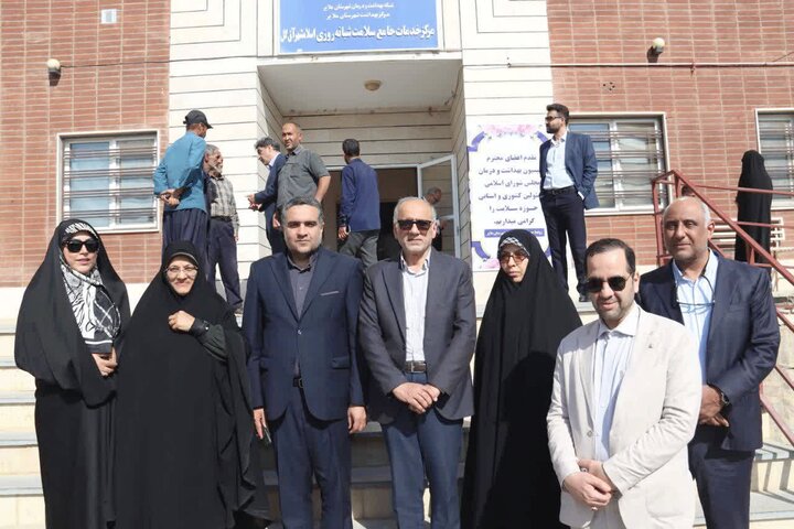 بازدید اعضای کمیسیون بهداشت از مراکز جامع خدمات سلامت و مراکز درمانی و بهداشتی ملایر