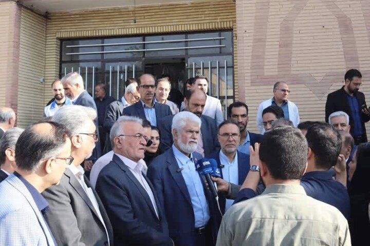 بازدید اعضای کمیسیون بهداشت از مراکز جامع خدمات سلامت و مراکز درمانی و بهداشتی ملایر