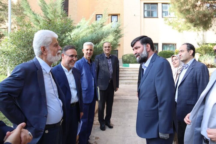 بازدید اعضای کمیسیون بهداشت از مراکز جامع خدمات سلامت و مراکز بهداشتی و درمانی ملایر