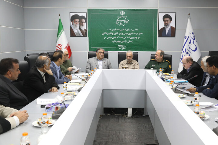 حضور وزیر پیشنهادی دفاع در فراکسیون شاهد و ایثارگر
