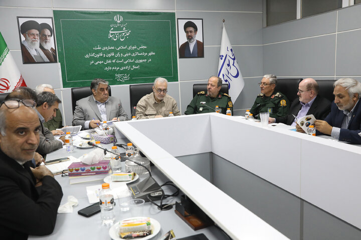 حضور وزیر پیشنهادی دفاع در فراکسیون شاهد و ایثارگر