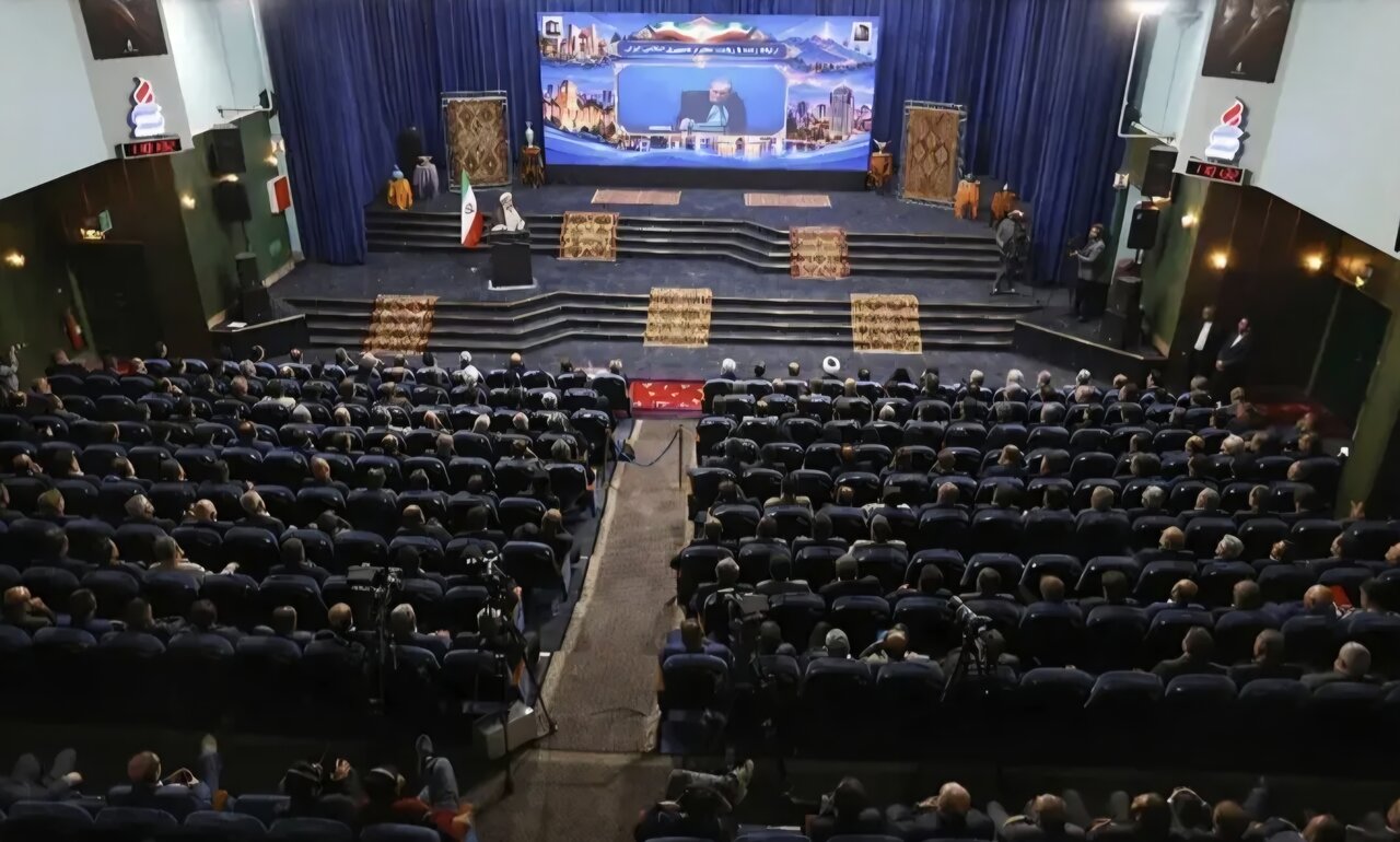 حضور علیزاده در نشست وبیناری شورای برنامه‌ریزی آذربایجان شرقی با رئیس جمهور