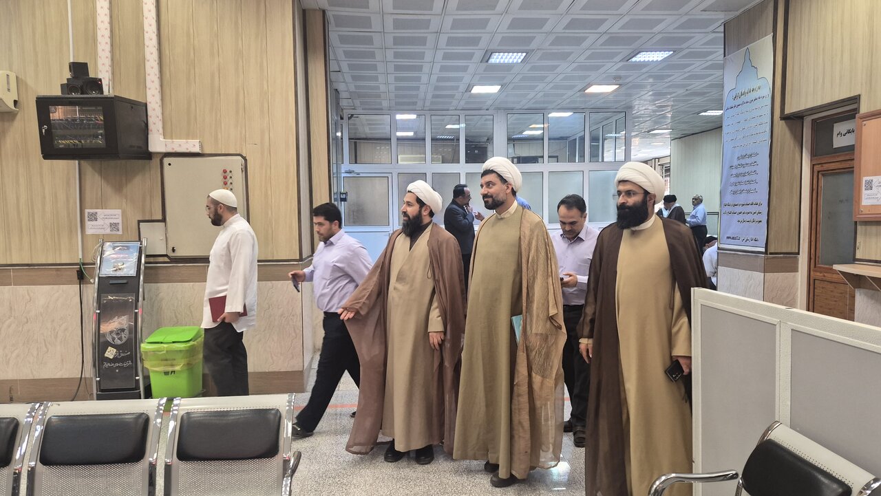 آزادی‌خواه از نمایشگاه "مهدویت در اسارت مدعیان دروغین" بازدید کرد - خانه ملت