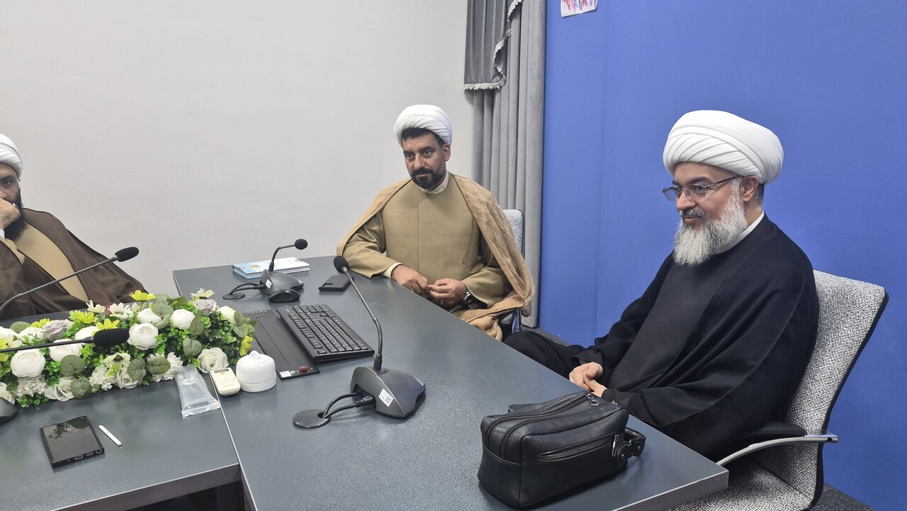 آزادی‌خواه از نمایشگاه "مهدویت در اسارت مدعیان دروغین" بازدید کرد