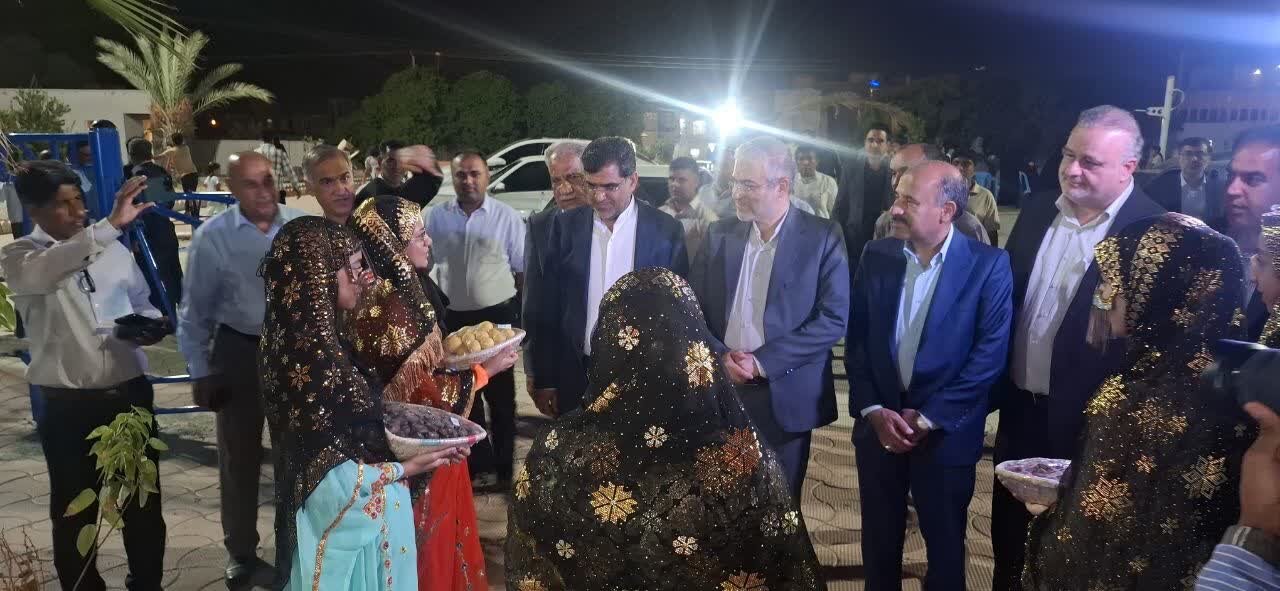 رئیس فراکسیون کشاورزی مجلس از جشنواره‌های لیموترش و خرما رودان بازدید کرد