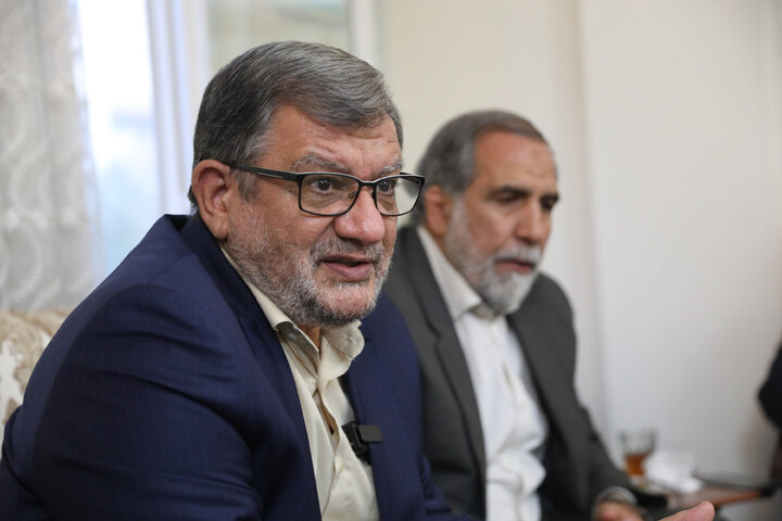 دیدار عبدالحسین روح الامینی باخانواده شهید احمد محمدی