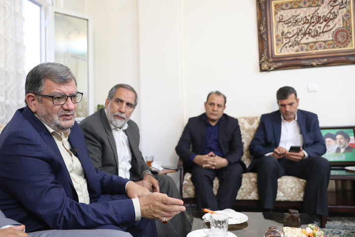 دیدار عبدالحسین روح الامینی باخانواده شهید احمد محمدی