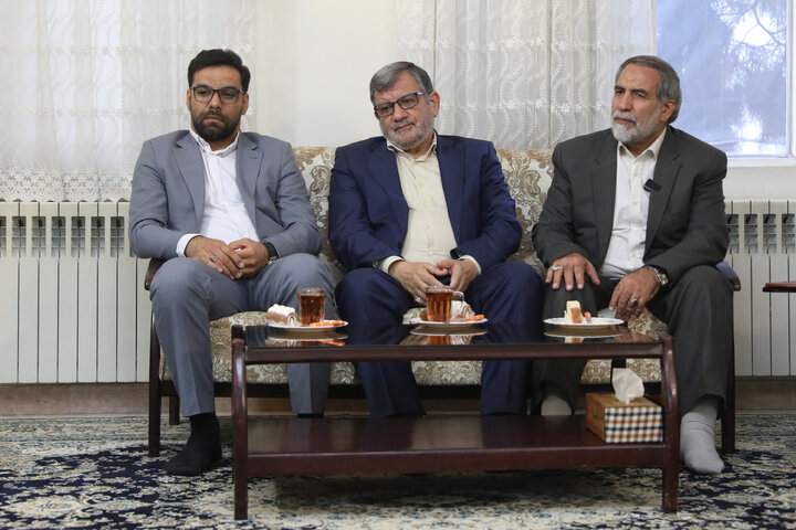 دیدار عبدالحسین روح الامینی باخانواده شهید احمد محمدی