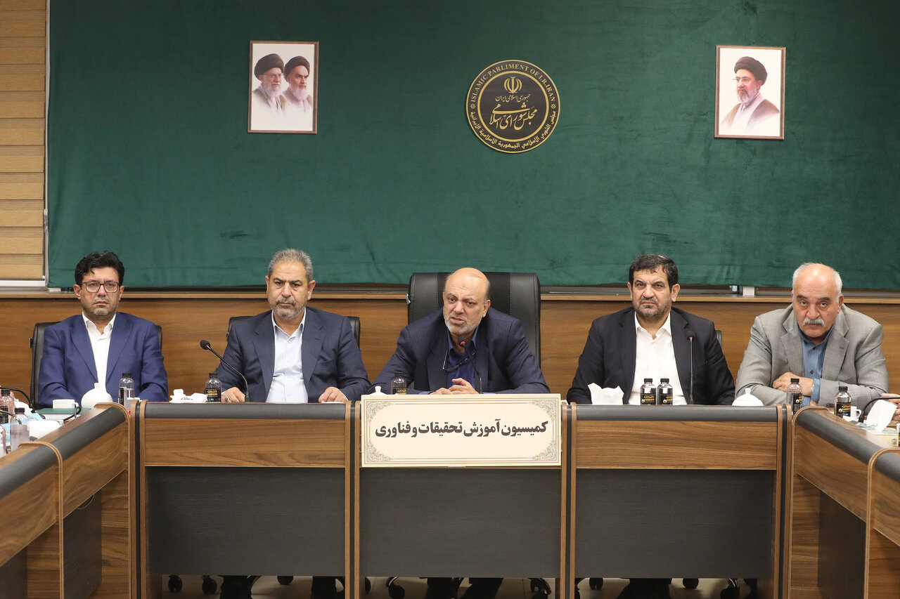 تصویر خبر: خانه ملت - نشست یکشنبه ۲۶ مهرماه کمیسیون آموزش مجلس