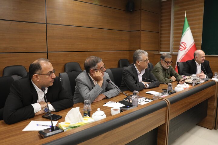 نشست هم اندیشی مجامع استانی با نایب رییس مجلس