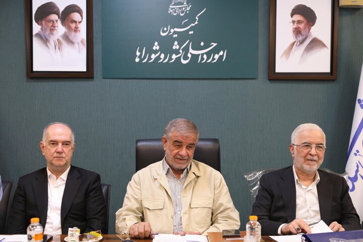 نشست 27 مهر 1405 کمیسیون شوراها با حضور وزیر کشور