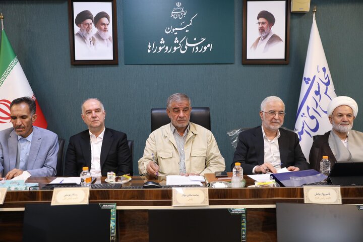 نشست 27 مهر 1405 کمیسیون شوراها با حضور وزیر کشور
